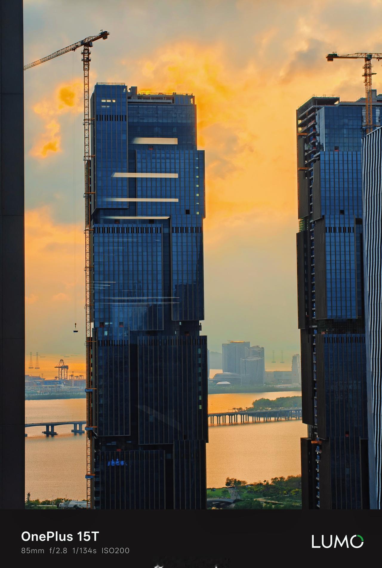 深圳29度，温度虽高，但景色很美啊！放眼全国这景色也是数一数二的吧？超30度高温