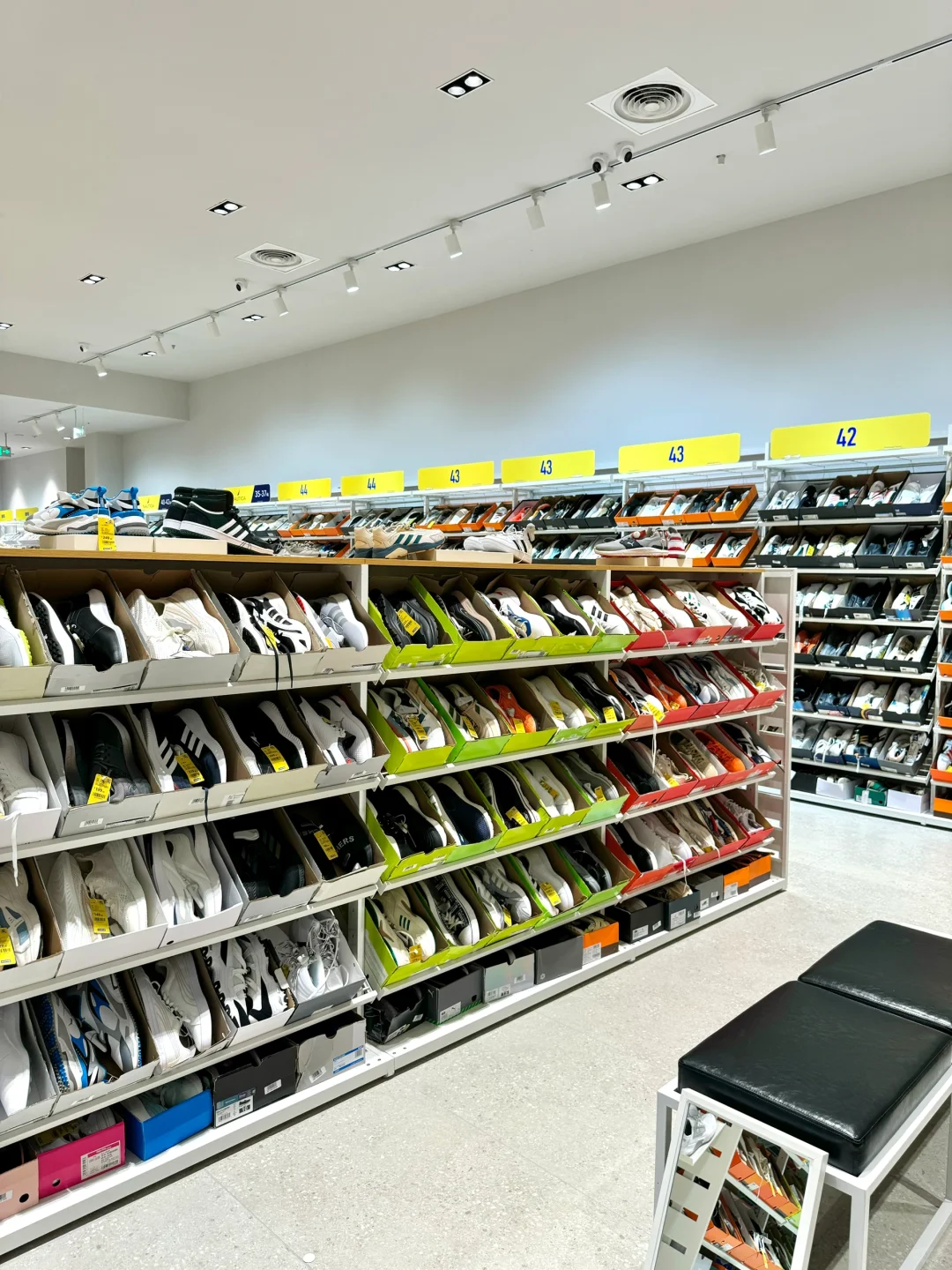 成都新开的😭！！穷鬼快乐屋吧。。。