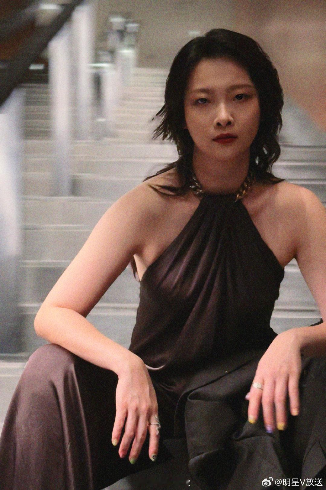 嘻哈 民航届最严厉的母亲嘻哈怒斥民航乘客奇葩投诉 曾做过空姐的脱口秀演员嘻哈发文