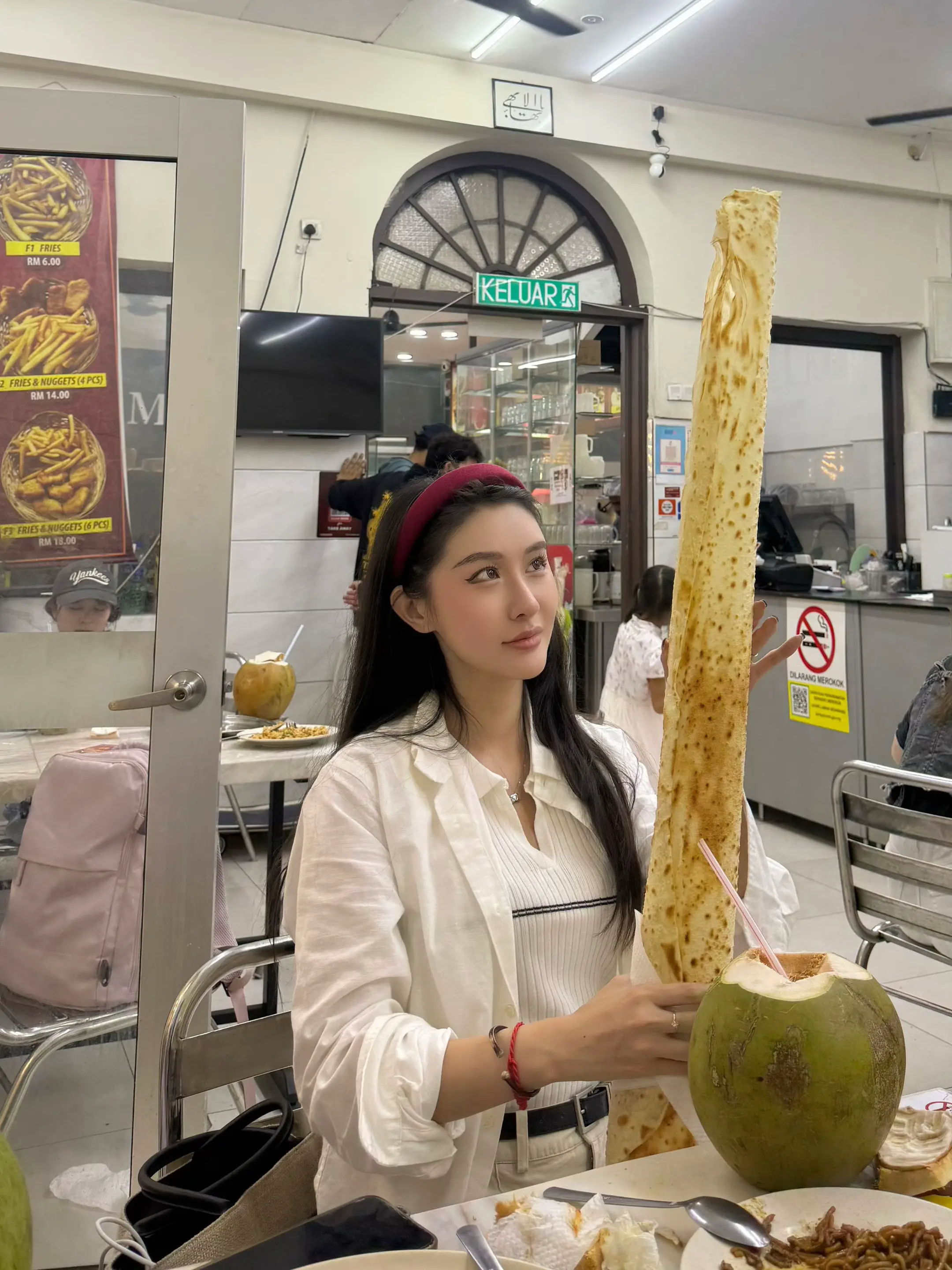 你的世界太平静了所以我想给你的世界添色彩让笑容永驻你的脸庞