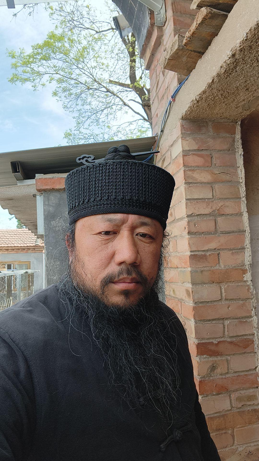 隐居山林不问世事