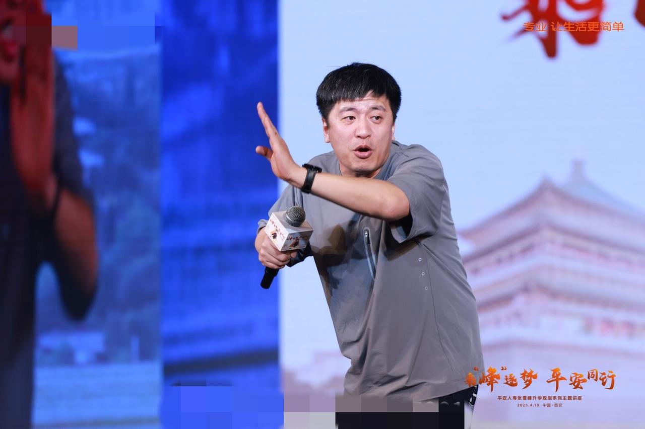 张雪峰的直觉太准了，
“也许这是你们最后一次见我。”
他在直播里丢下这句，弹幕瞬