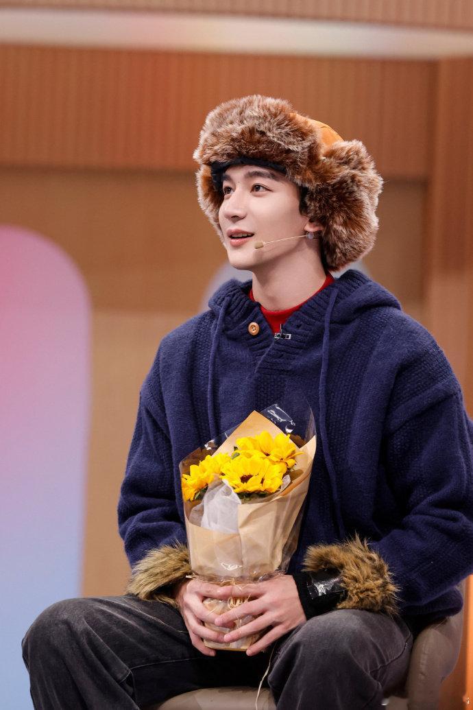 夏之光你好星期六光头强造型，坐等见面啊~ 