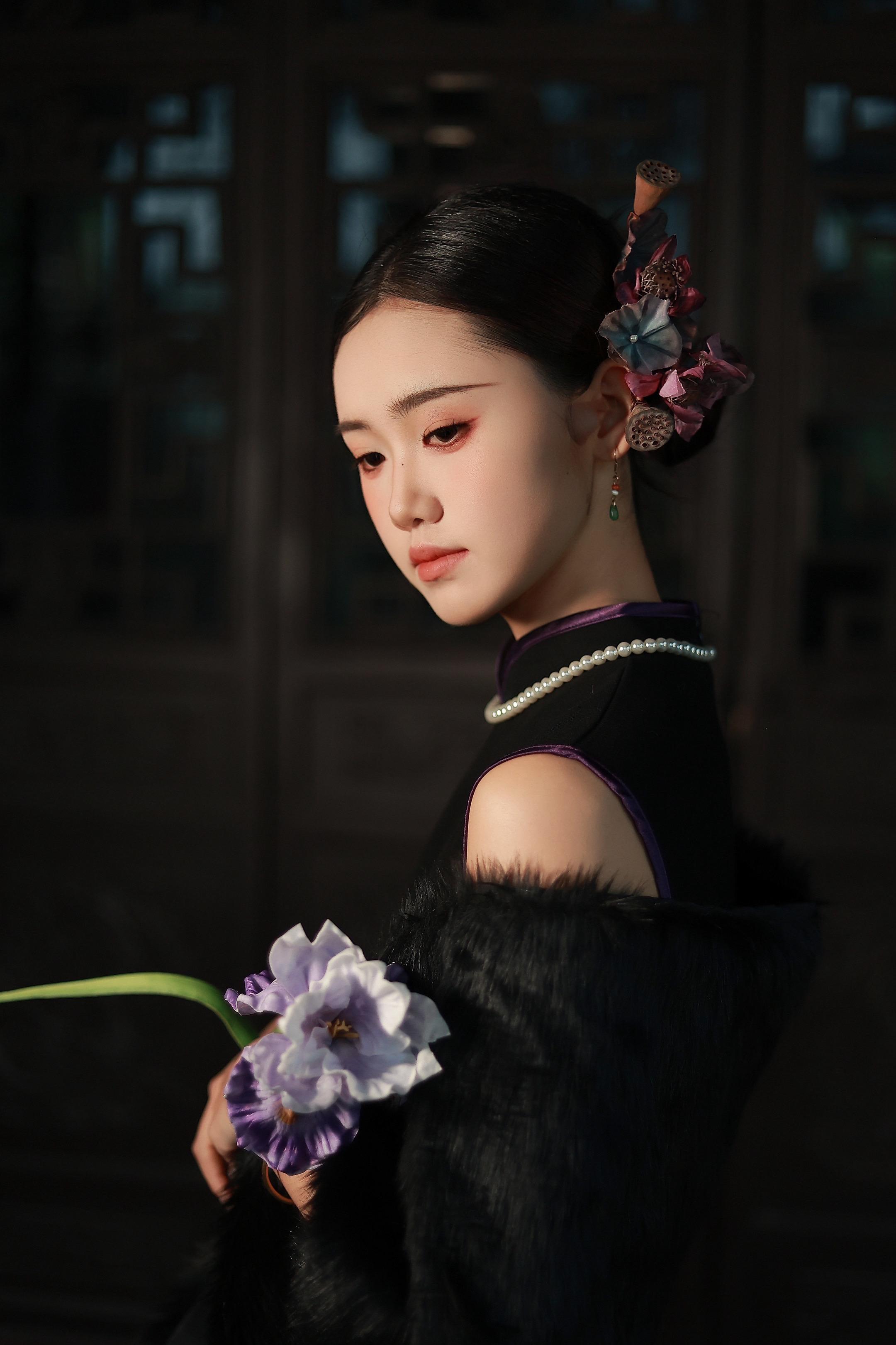 “淡极始知花更艳 愁多焉得玉无痕