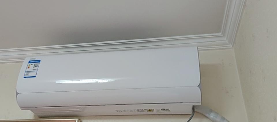 我家这位，平时脾气不怎么好，可对那些赚辛苦钱的人特别好。
听说今天有个师傅上门安