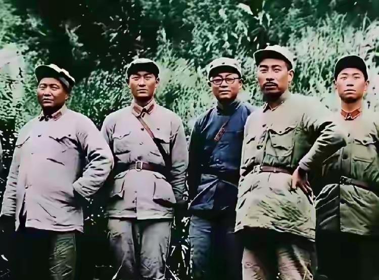 这五位就是我们的开国领袖！大家能说出他们的名字吗？
 
我一眼就认出了温文儒雅的