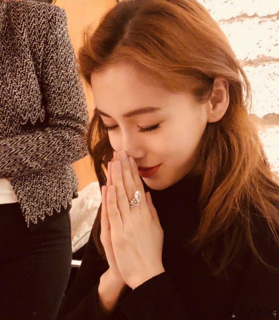 angelababy ｜杨颖 愿新的一月，顺利，开心，好运都来 