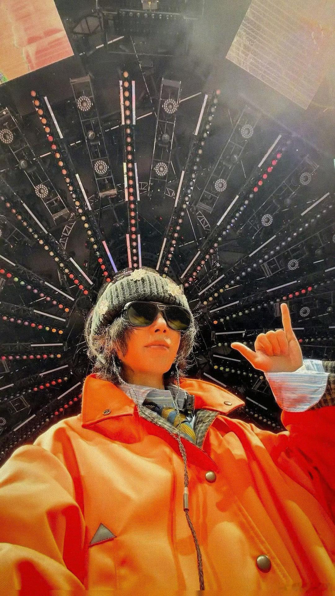 华晨宇眼神全肯定声鸣远扬 两天时间的速成，却唱出了满分韵味，张卓尔的表现惊艳众人