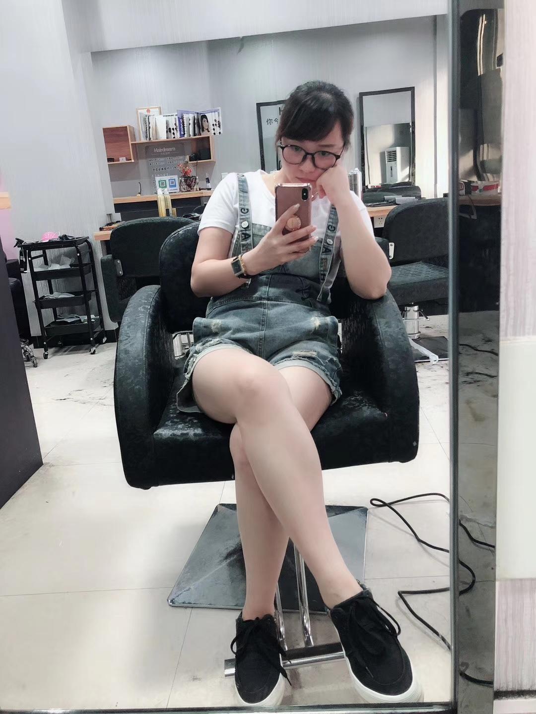 一晃40多岁了 看到大街上的小女孩，真羡慕这个年纪，不是羡慕她们年纪小...