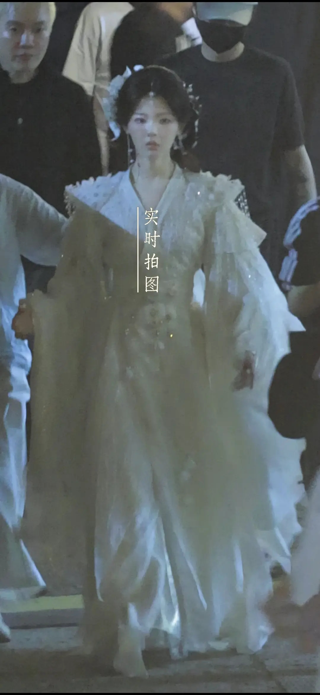百妖谱妆造太美了吧好仙的衣服 好美的妆造 和主角们都格格不入了 ​​​
