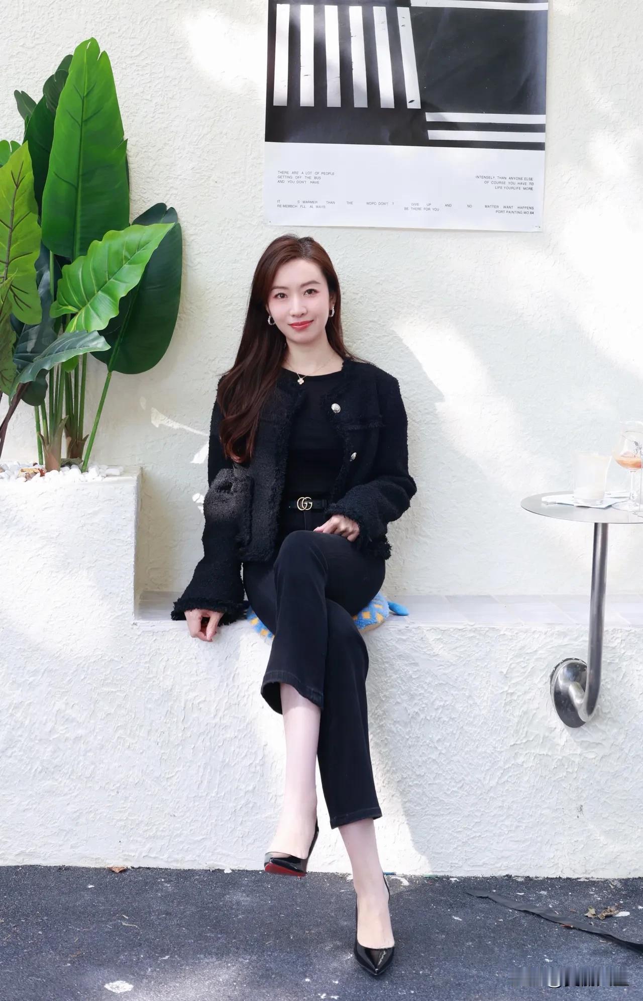 他朝若是同淋雪，此生也算共白头。
白头若是雪可替，世上何来伤心人。