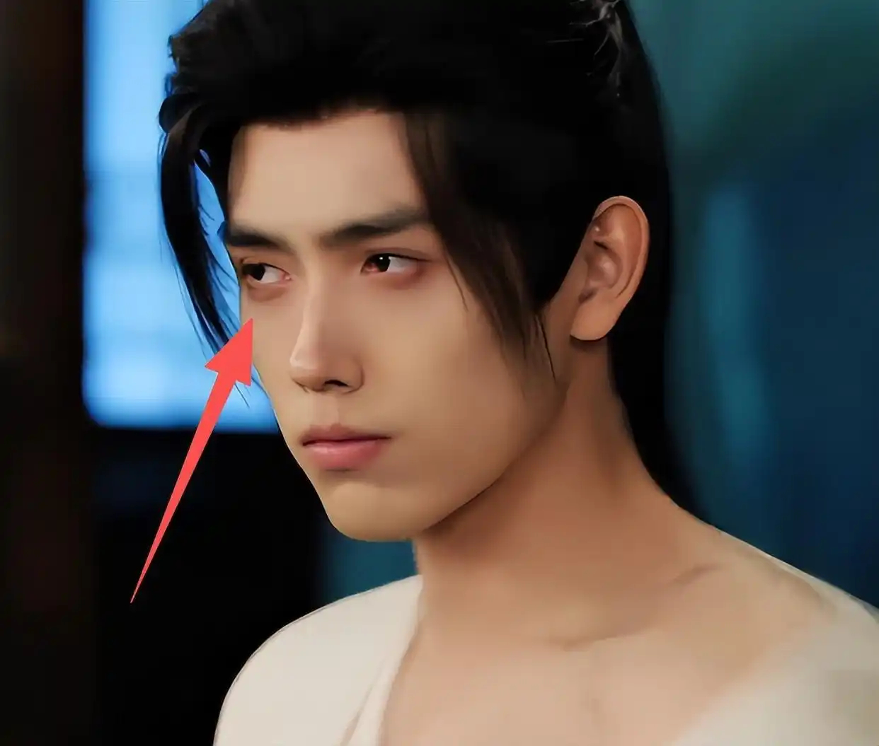 陈飞宇眼内滴血引爆争议：当“战损”沦为内娱敬业竞赛，演技该不该为伤痕让路？ 