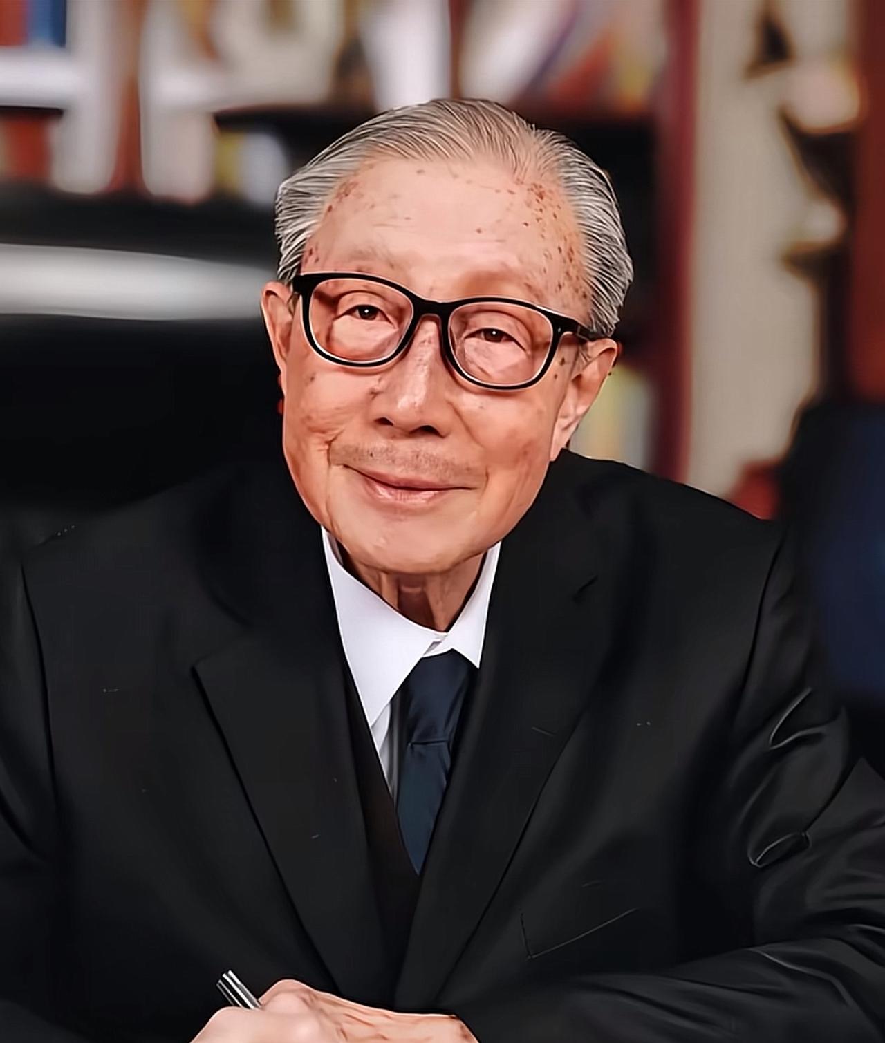 他是百岁院士，著名石油地质学家，青年时期，国家缺油的局面深深刺痛了他，立志为国探