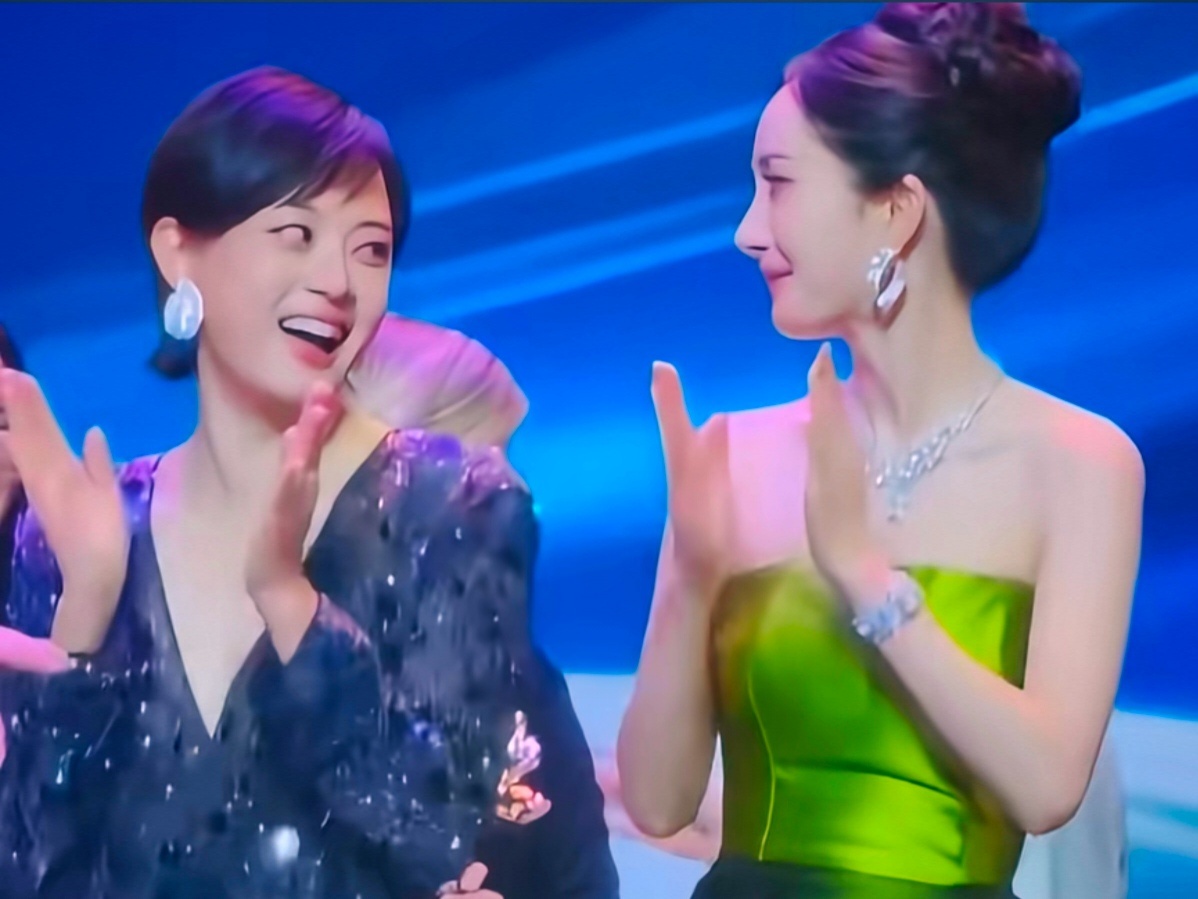 我觉得热搜把“孙俪杨幂在说什么”推上来，本质上是大家看腻了女明星扯头花的剧本！昨
