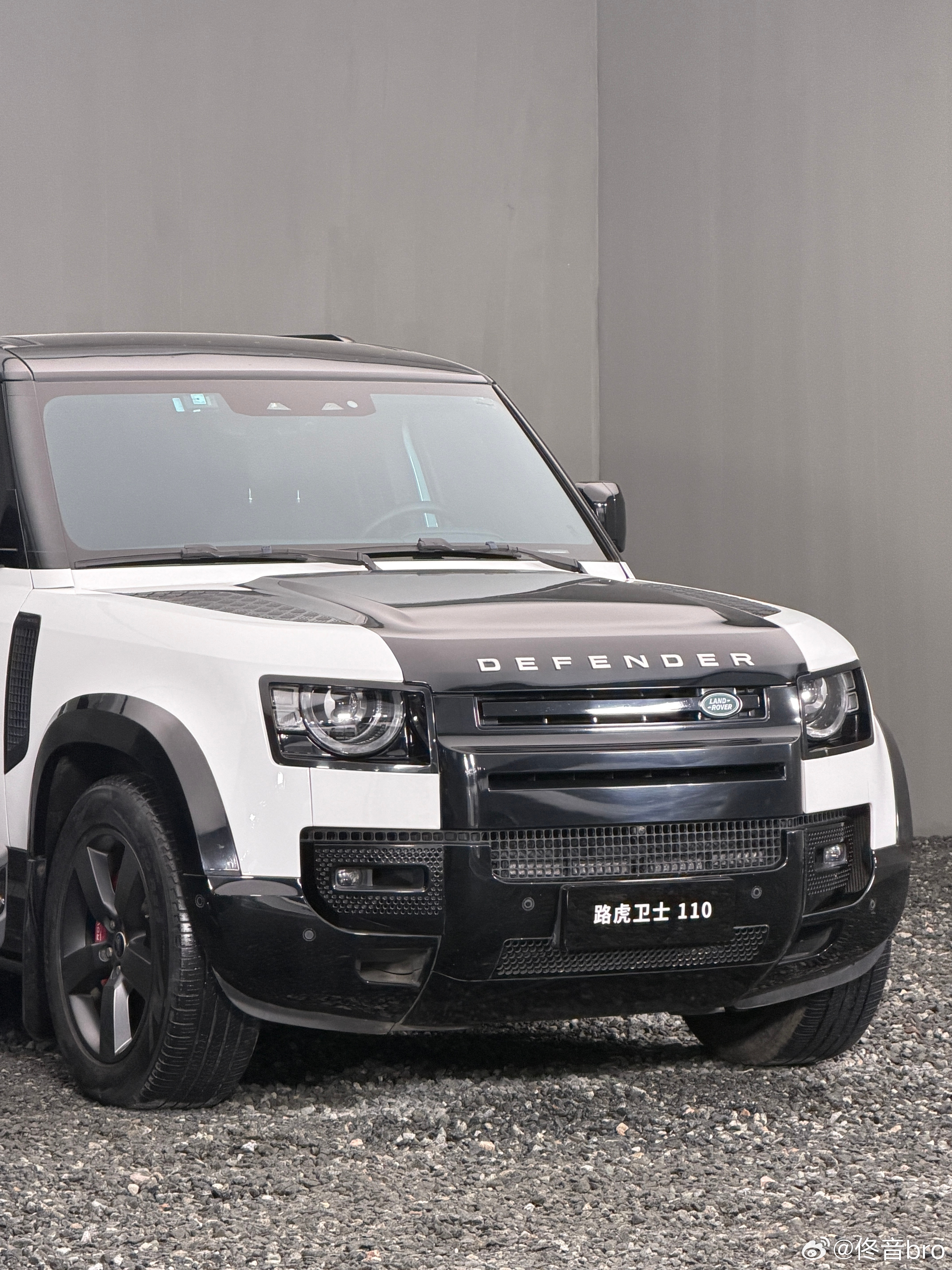 来拍台方盒子，国内外销量都很牛的那台更牛的是每台本品旁边都摆了一个110猜一下吧