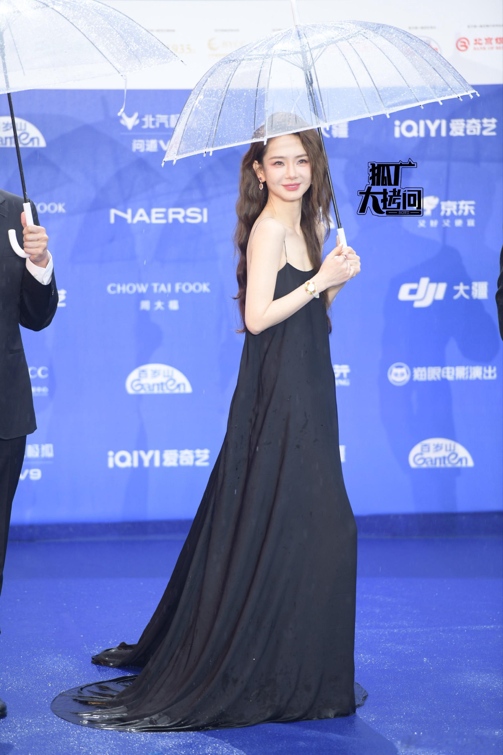 穿拉夫劳伦的戚薇 & 高叶