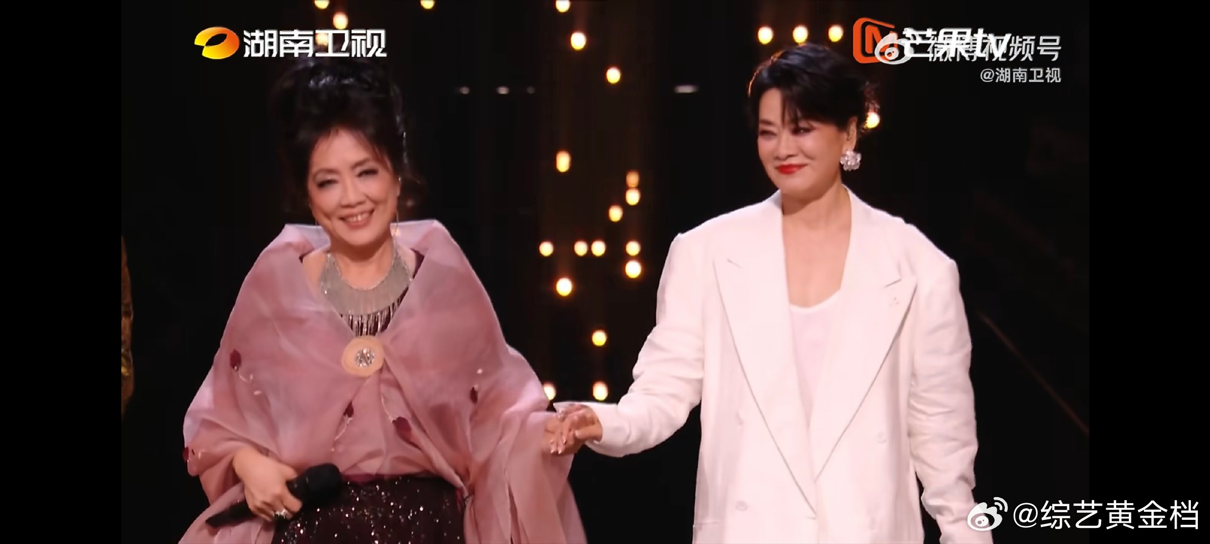 歌手总决赛歌手为人而歌历经一整季比拼，歌手们此刻抛开竞演只想用心歌唱 
