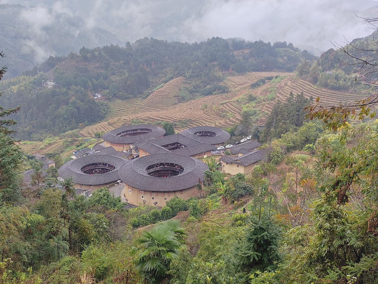 发一张图片，让我猜出你在哪里拍的经文友推荐离开厦门后来到这里，被称为“四菜一汤”