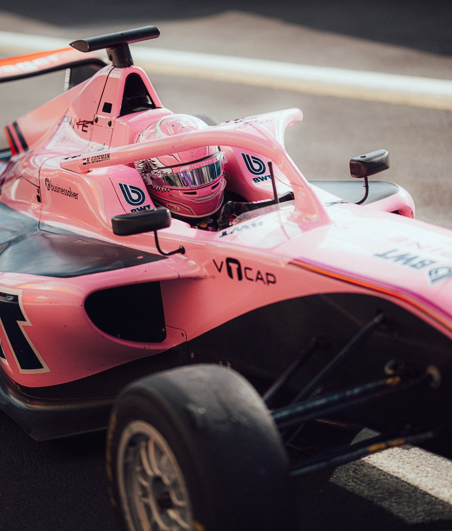 F1学院赞德福特练习赛：主场车手加德曼做出最快，领先于拉法拉·费雷拉和拉尔森，4