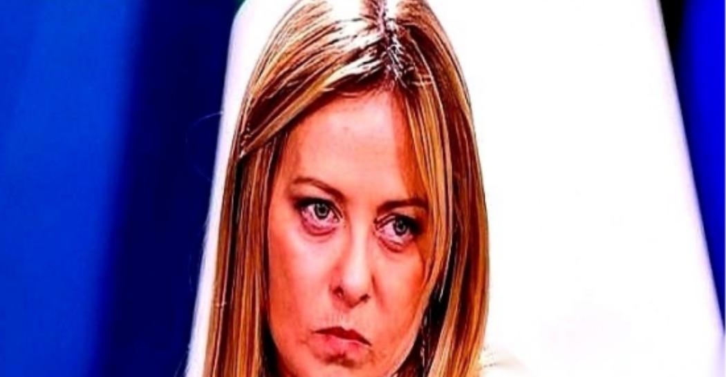 意大利女总理，梅洛尼，昨天当着全欧洲的面，直接把天给捅破了。
  
意大利女总理