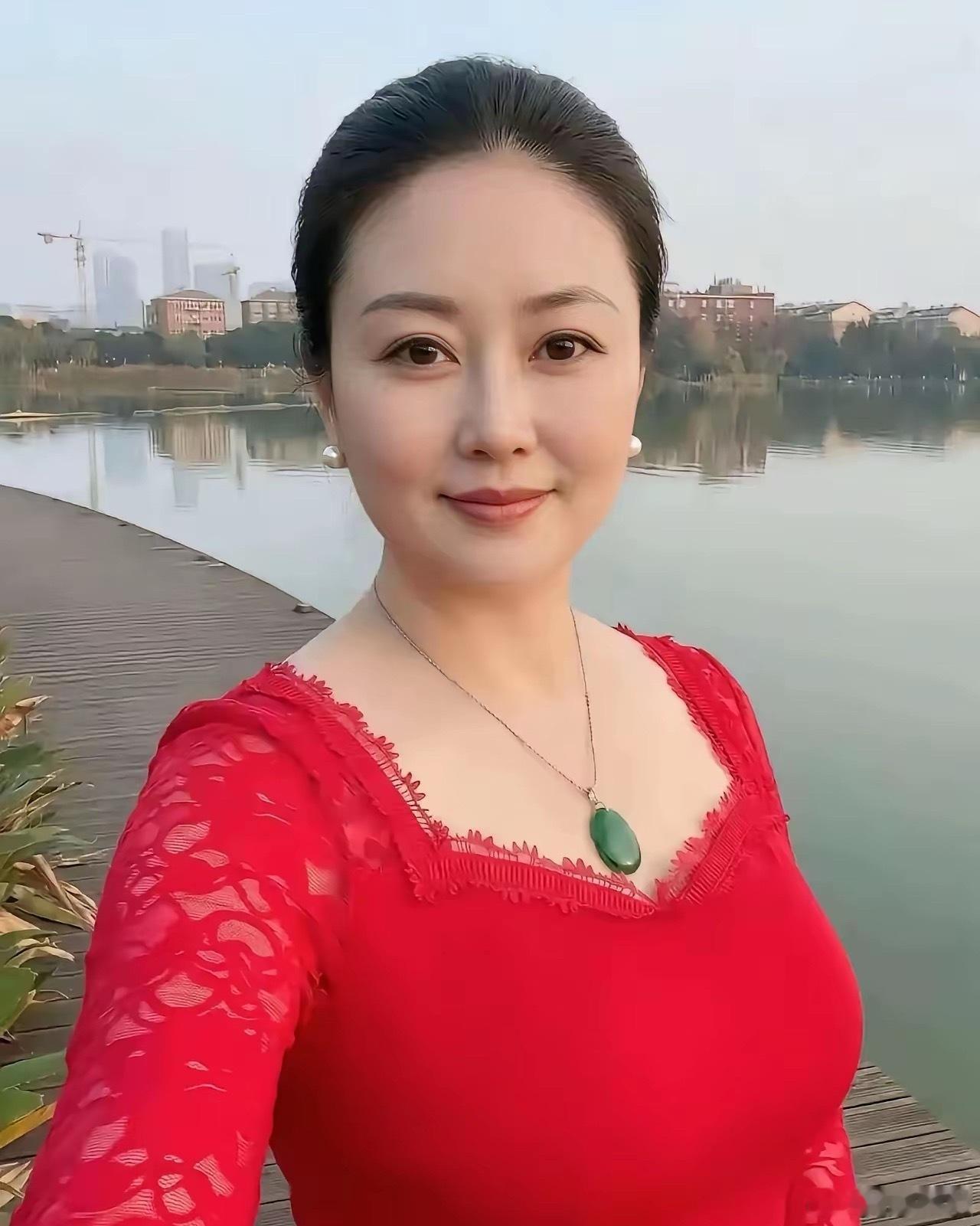 女人长期没有男人，身上会有这几个明显特征为啥有些女人一眼就能看出常年孤身一人？不