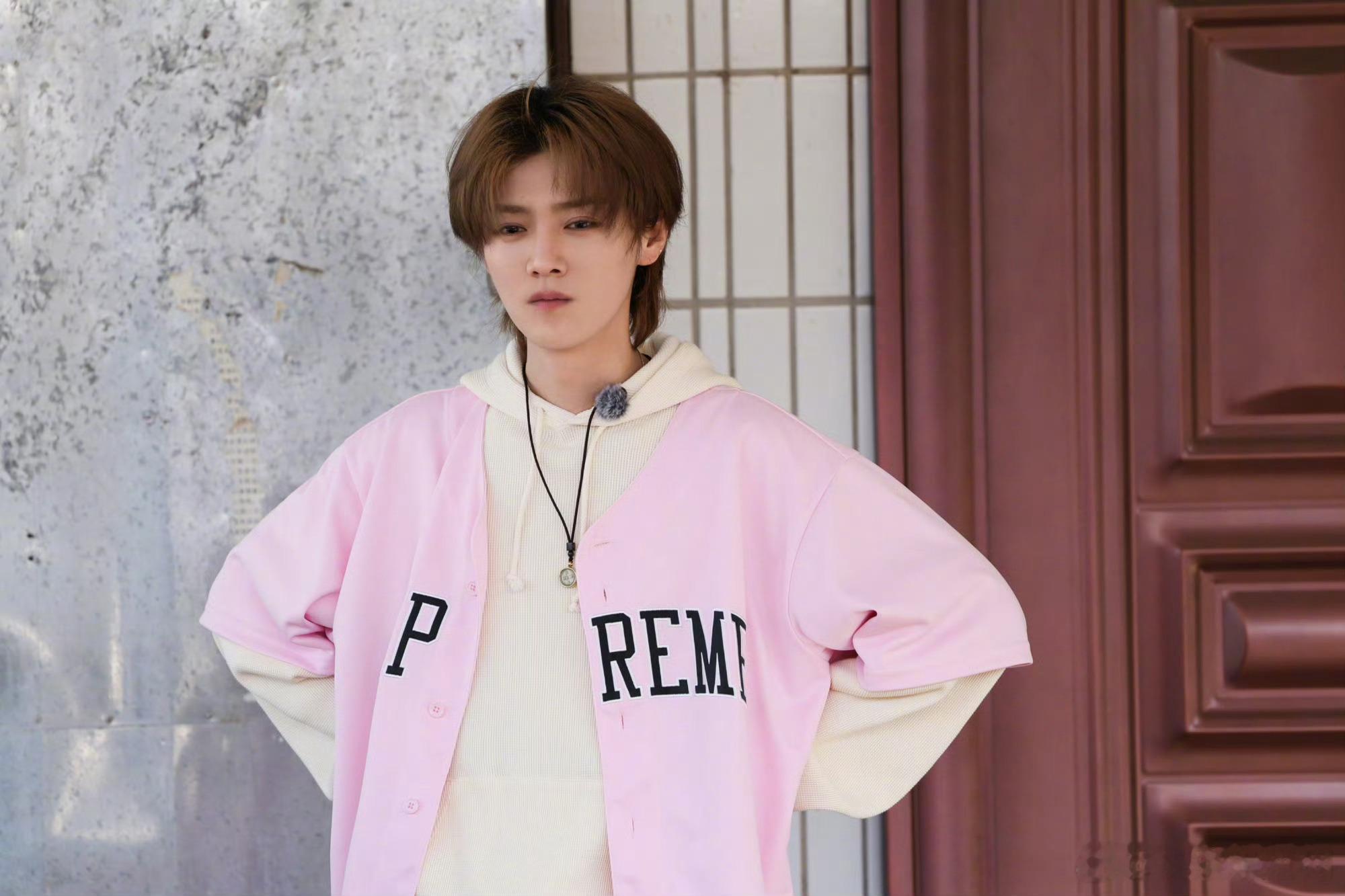 五哈要为鹿晗录制生日特辑了，鹿晗4.20生日，要在录制节目中度过了，36岁也是本