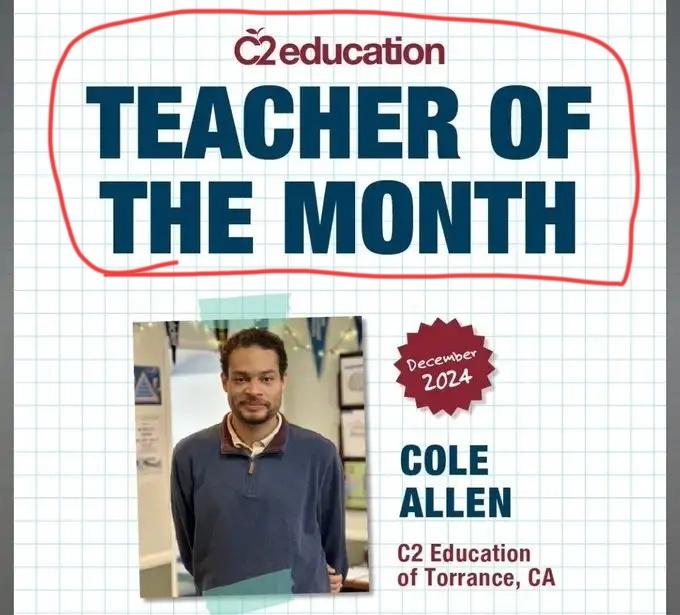 当这位美国哥们被赤裸按压在地毯上时，谁也不敢相信他居然能随身带着一把散弹枪一把手