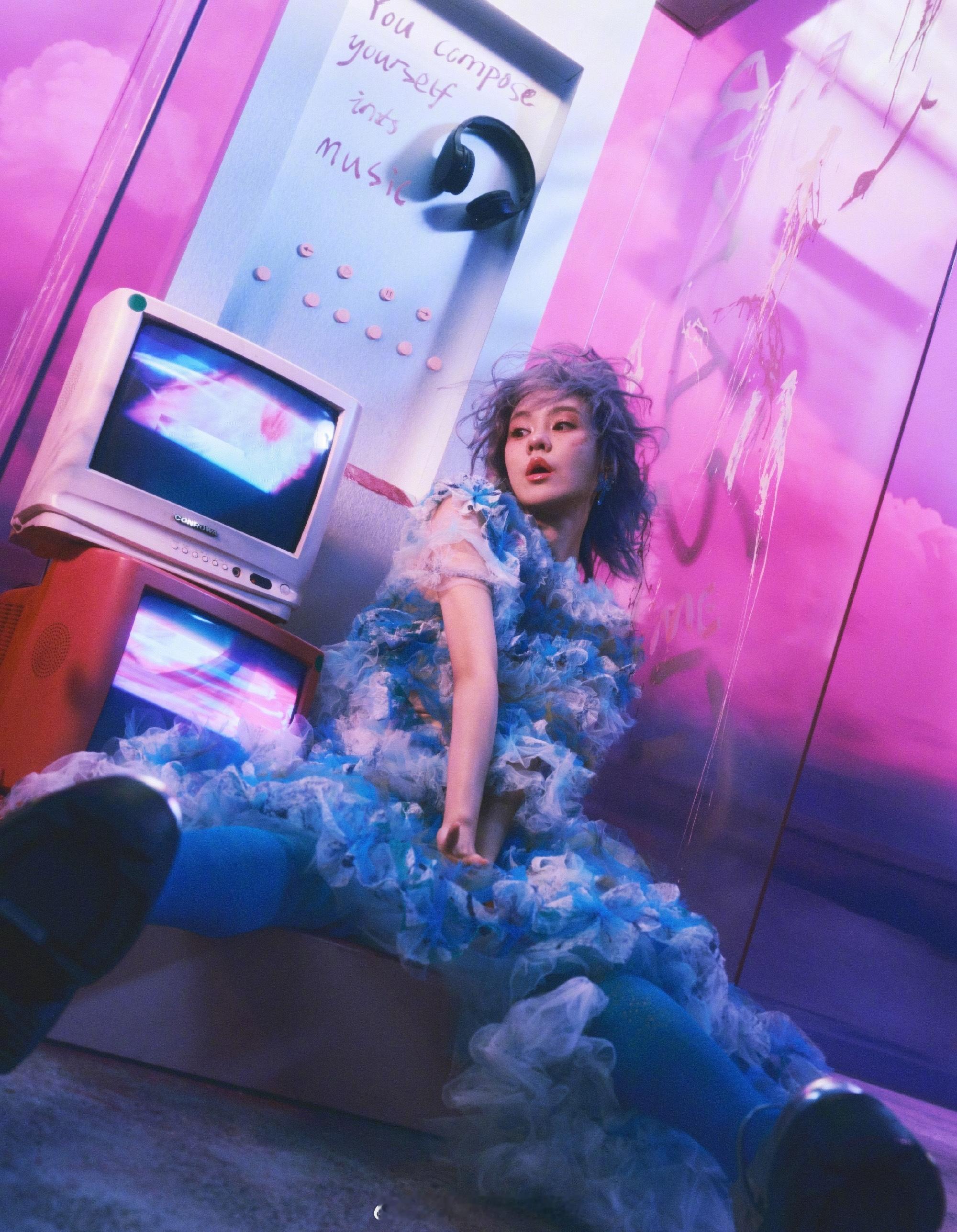 郁可唯新专辑我怪 郁可唯新专辑实在是太绝了呀！造型也太美了呢，爱上姐姐就跟呼吸一