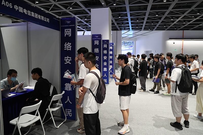 之前总觉得算力产业是飘在云端的高科技，离普通人的就业很远，直到看到河南的案例才发
