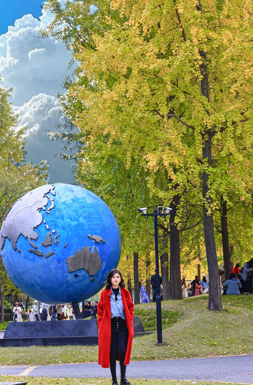 杭州这里的银杏黄的好美，唯一缺点人好多啊