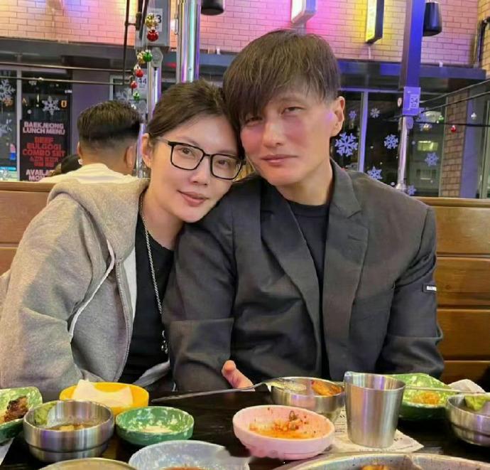 尹子维徐冬冬广东高校开宣讲课  谁懂啊！传统英语课又无聊又难懂，这种融合舞台表演