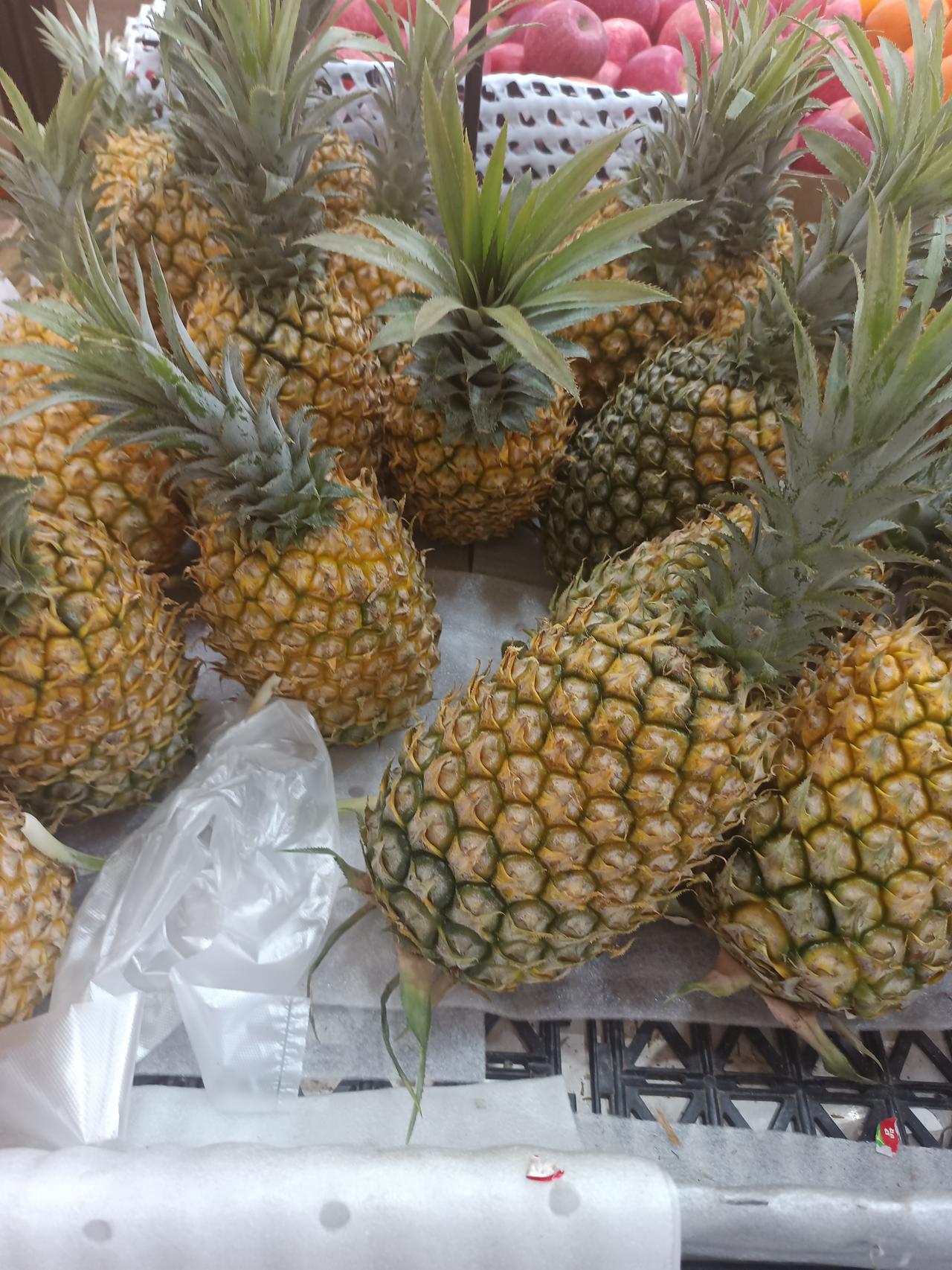 你敢相信吗？
现在南方的菠萝已经是9块9一个了
现在正是上市的时候，价格也便宜，