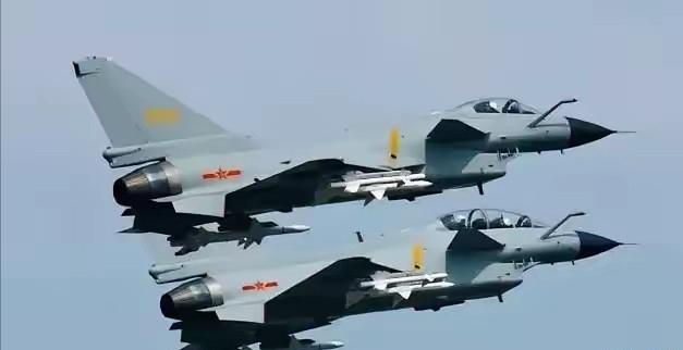 中国通告全球！
 
10月26日，中国军方通告全球：东部战区空军多支编队赴台岛周