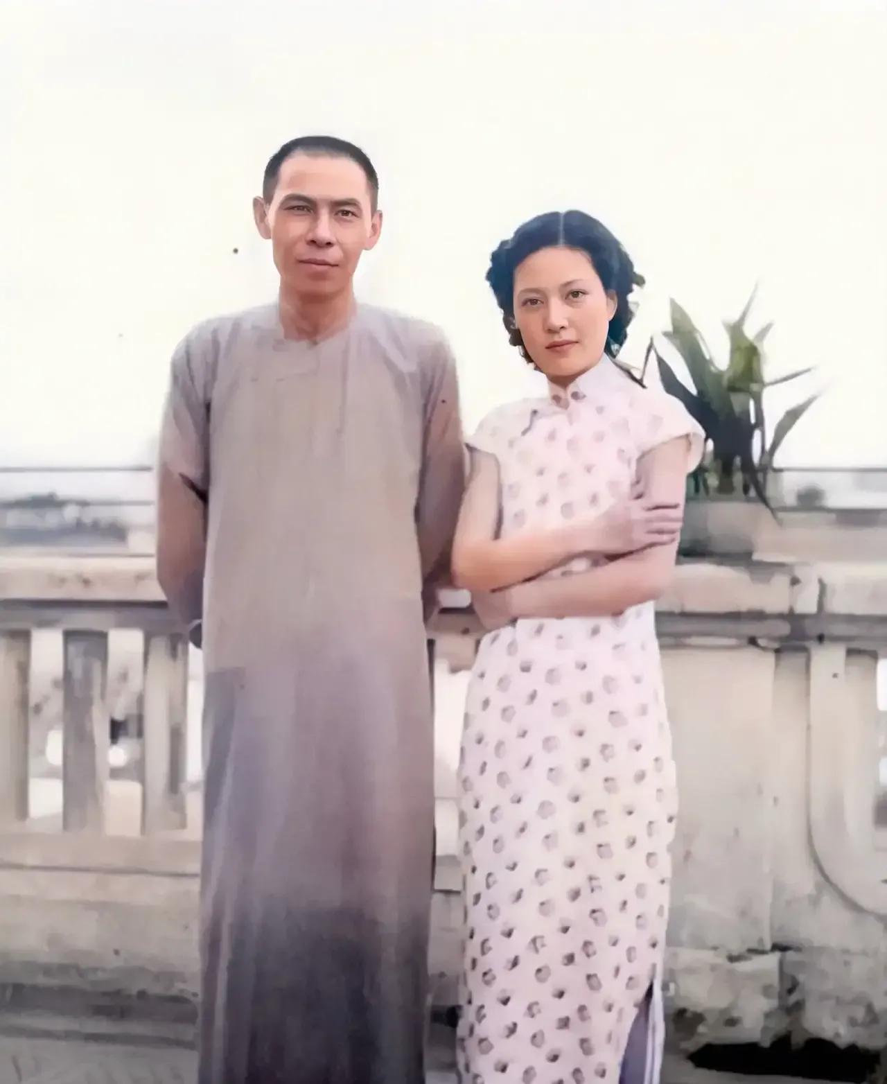 1937年，姚玉兰邀请闺蜜孟小冬陪她家住，晚上两个人一起睡觉。

谁也没想到，这