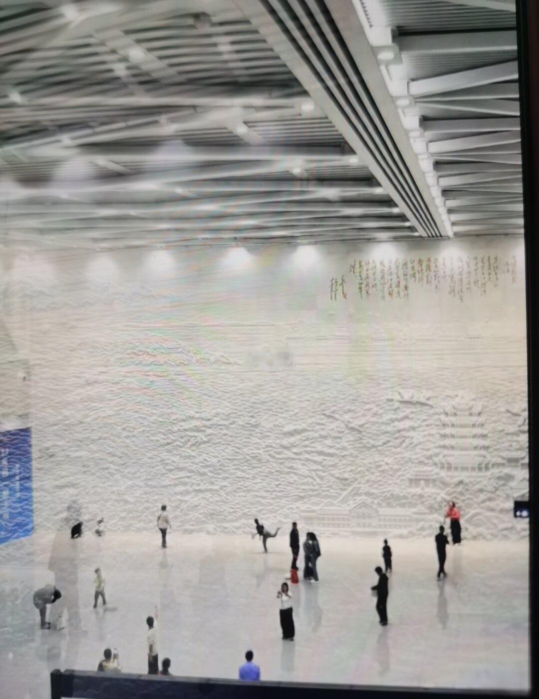 见证武汉新地标！亚洲最长地铁环线12号线
武汉地铁站也太高级了太有格调了！不必登