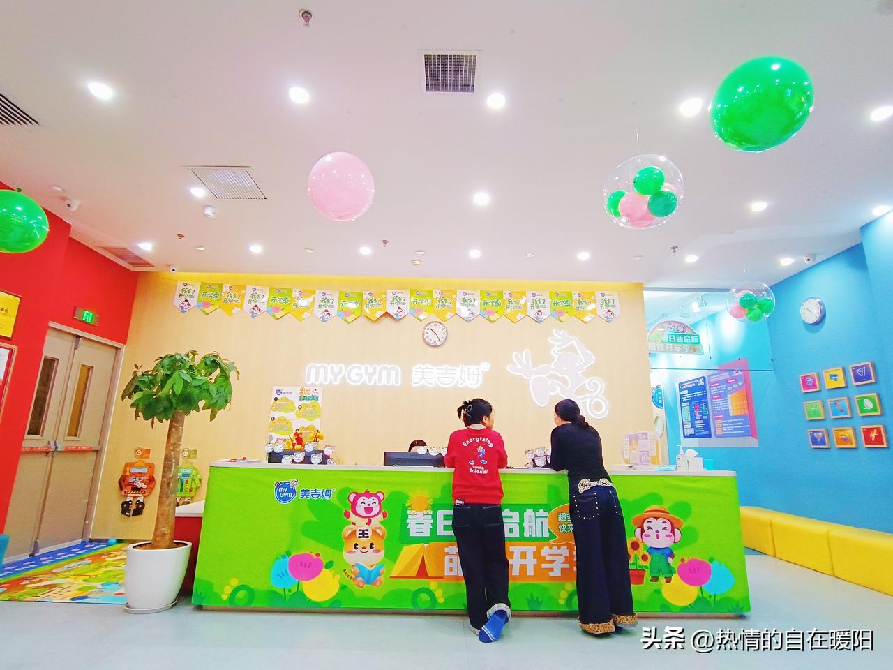 春日新起航，萌娃开学季
陪着儿媳带快2周岁的小孙子打卡开学第一课，瞬间被这里的氛