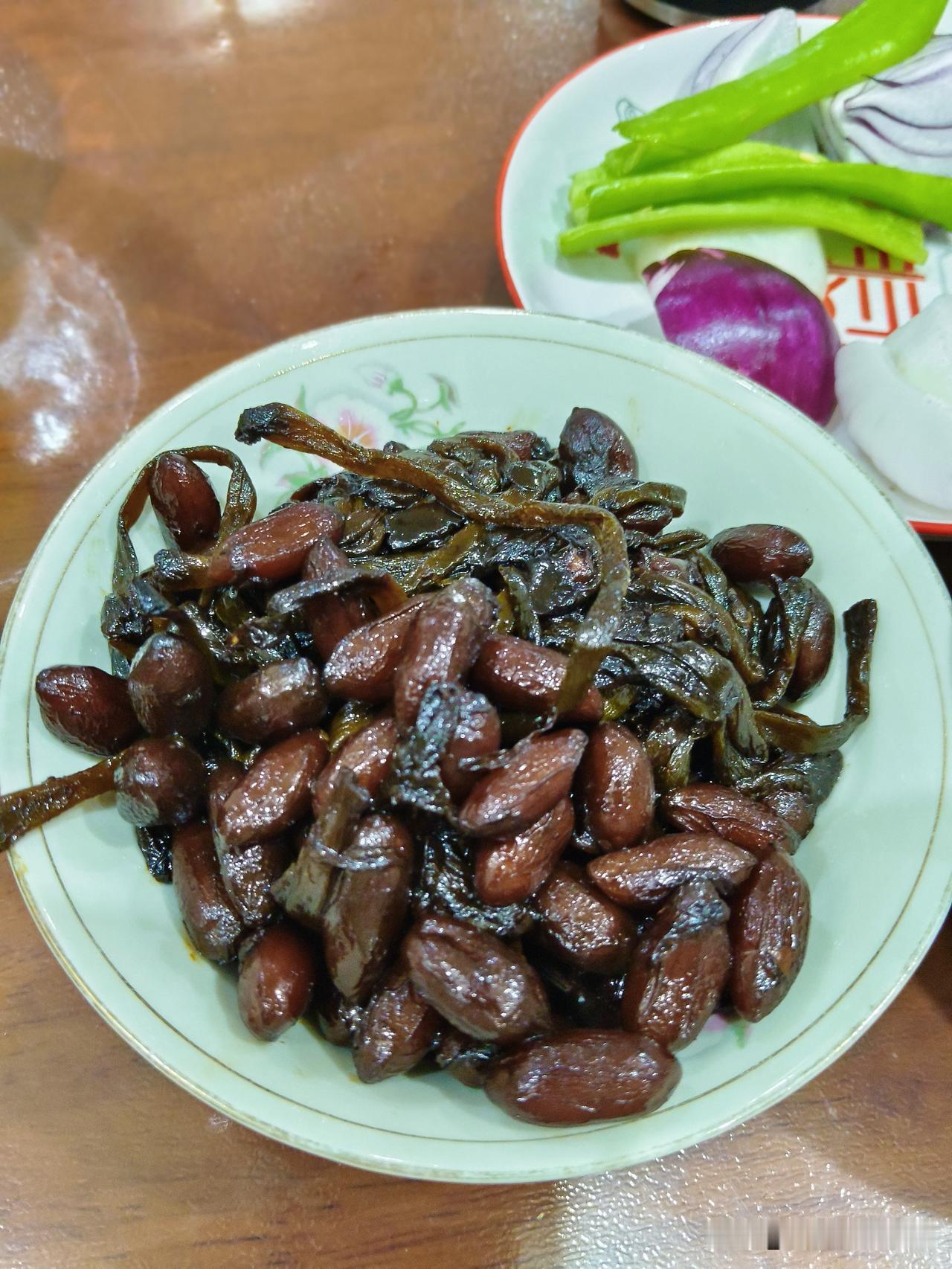 做这么简单的一个菜，需要一个多小时，也就是老人，有这功夫和心情。
今天和领导回娘