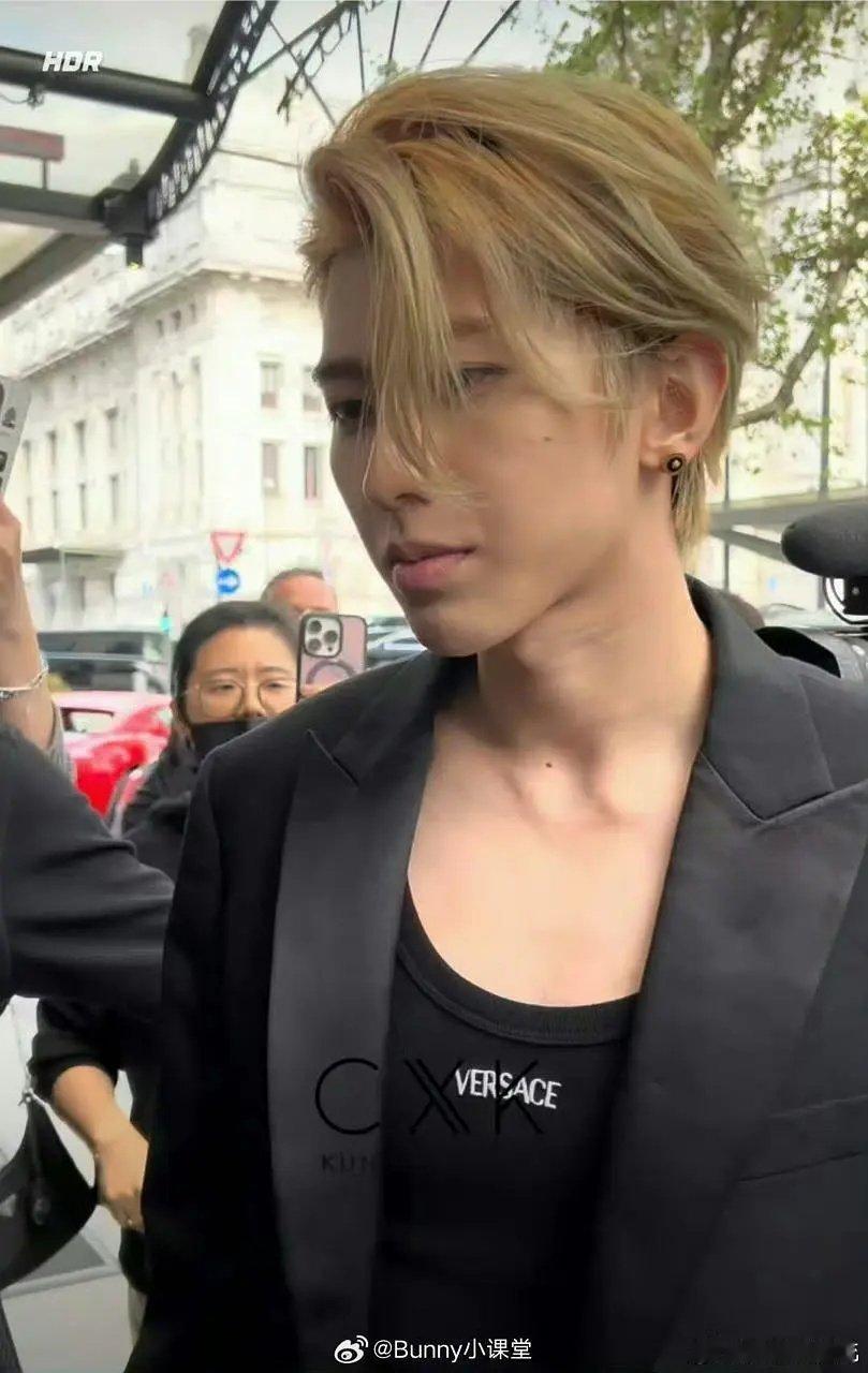 蔡徐坤生图真的没眼看 ​​​