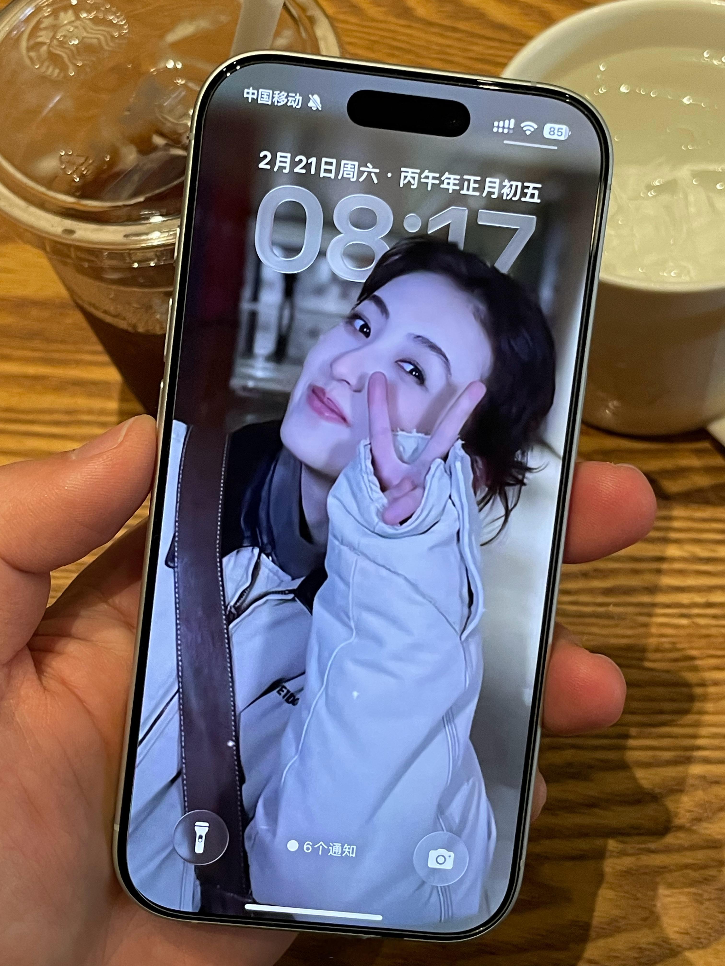 今天看张子枫还是二刷电影镖人？ 