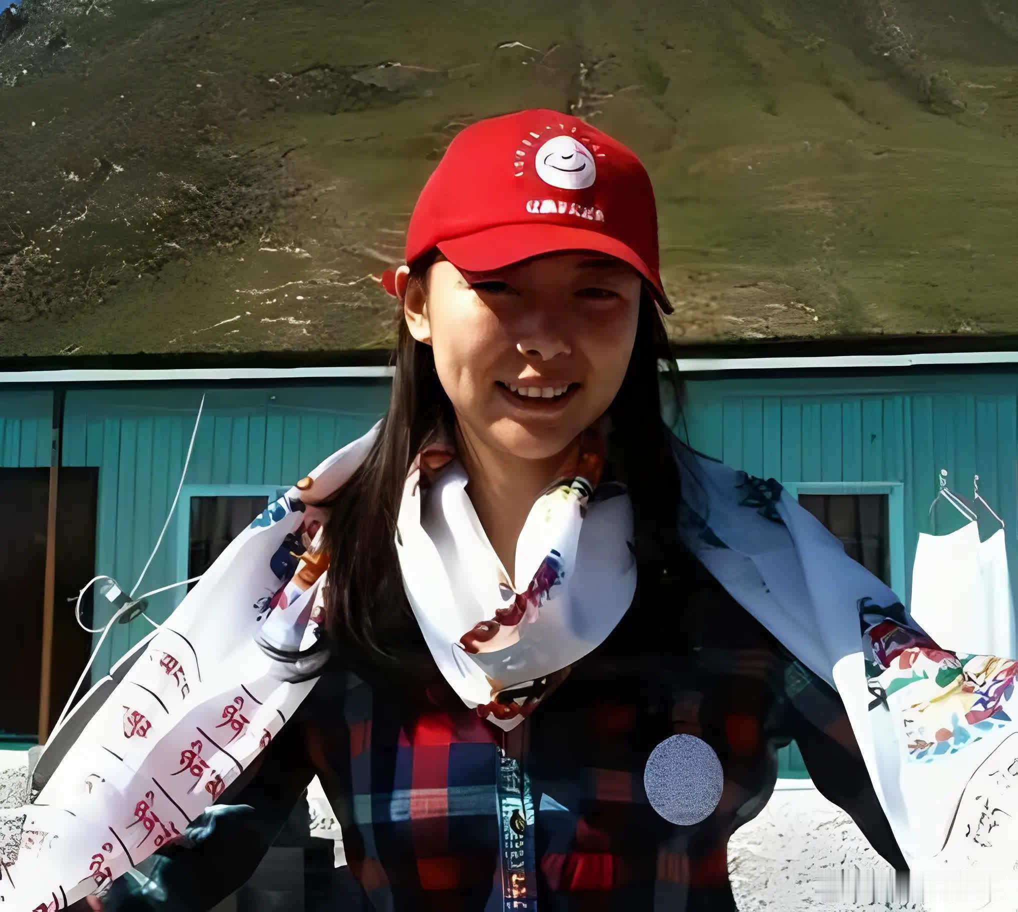 濮方婚后不久，父亲濮存昕送给她一张卡：女儿，卡里有50w，你拿给金凯，办婚礼花了