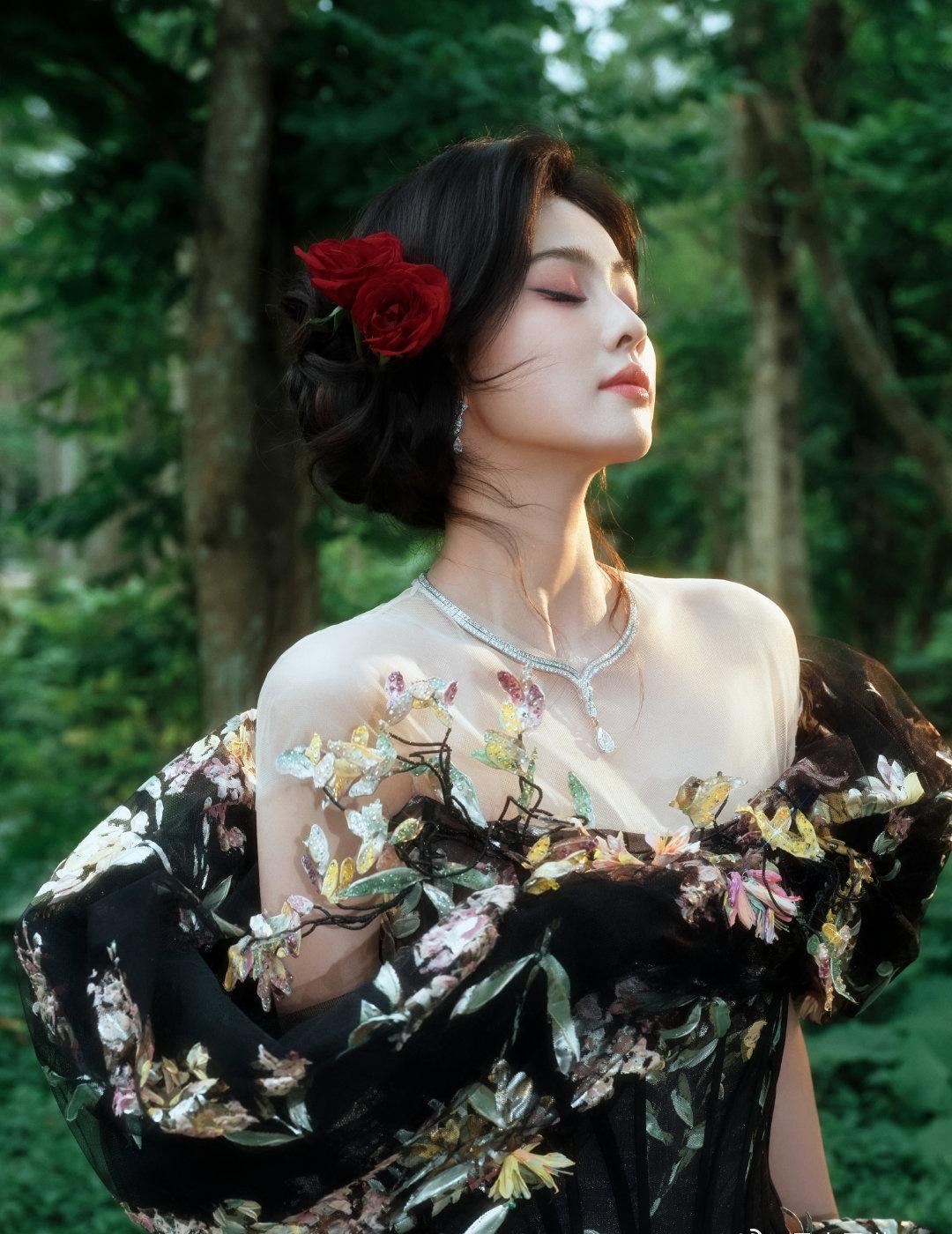 白鹿超话bl 白鹿 小舅妈变小妹妹 bl白鹿让我研究研究这个阶梯 

👉🎄☃