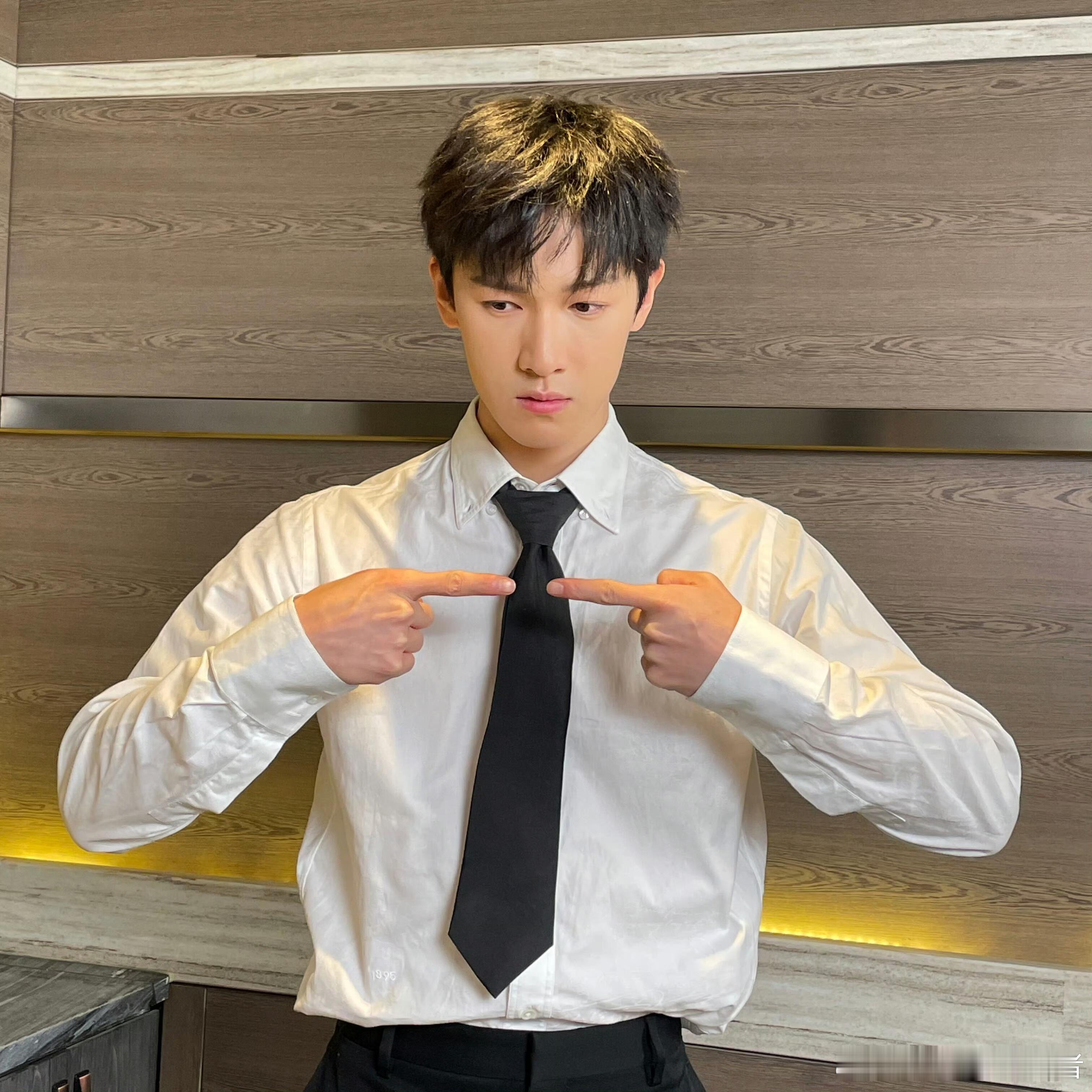 李昀锐李昀锐综艺之神降临 李昀锐真是太全能了，这些运动对于他来说简直就是手拿把掐