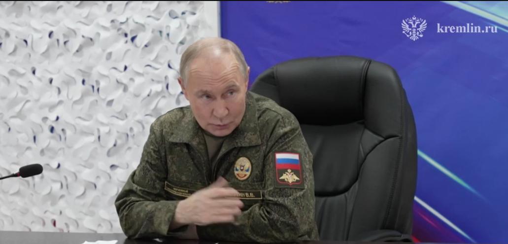 11月20日，俄罗斯总统普京突发视察俄军西部集团军指挥所，俄罗斯武装部队总参谋长