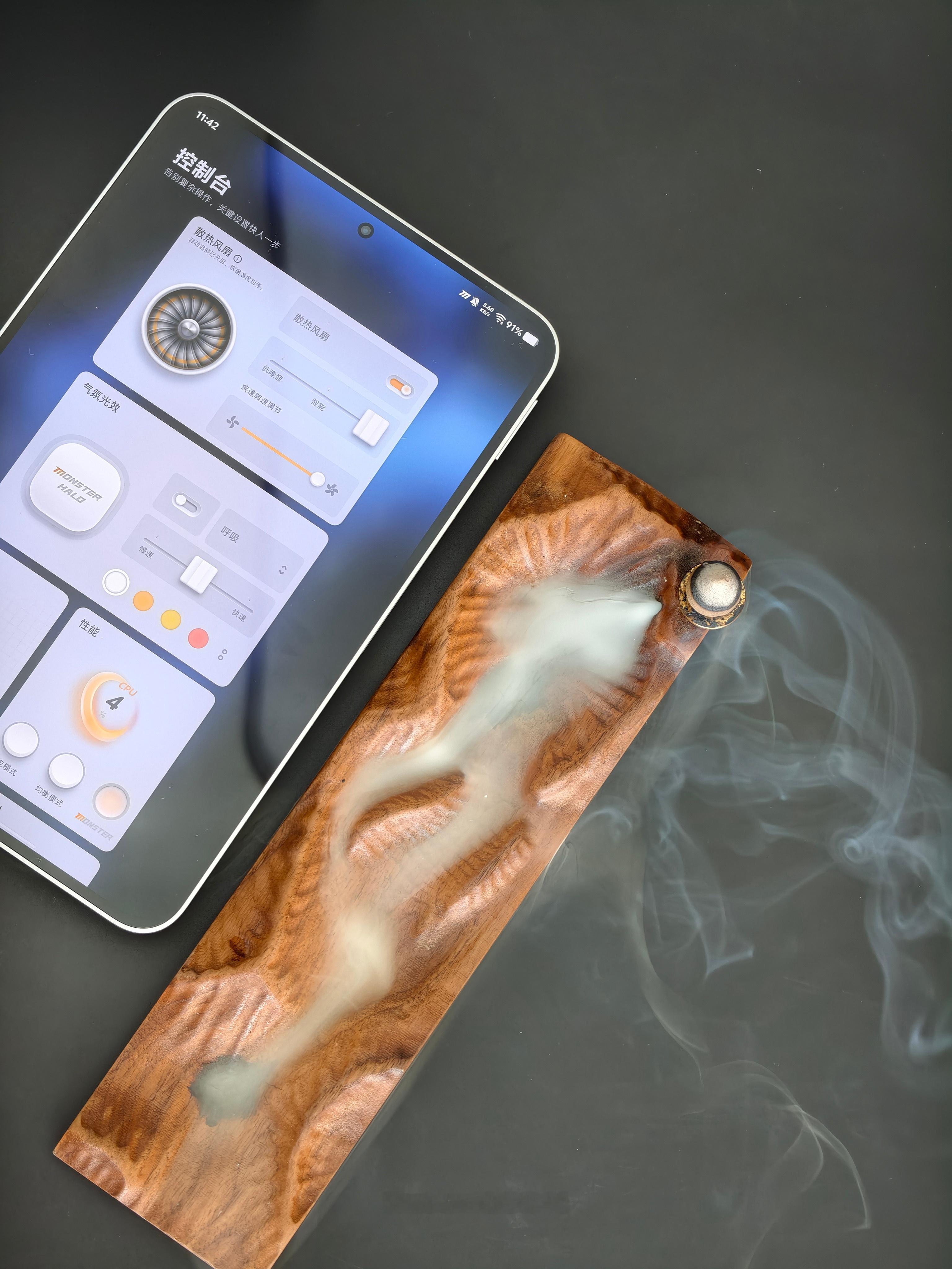 感受下iQOO Pad Ultra的“龙卷风”，史称冰穹五重风冷散热系统。技术原