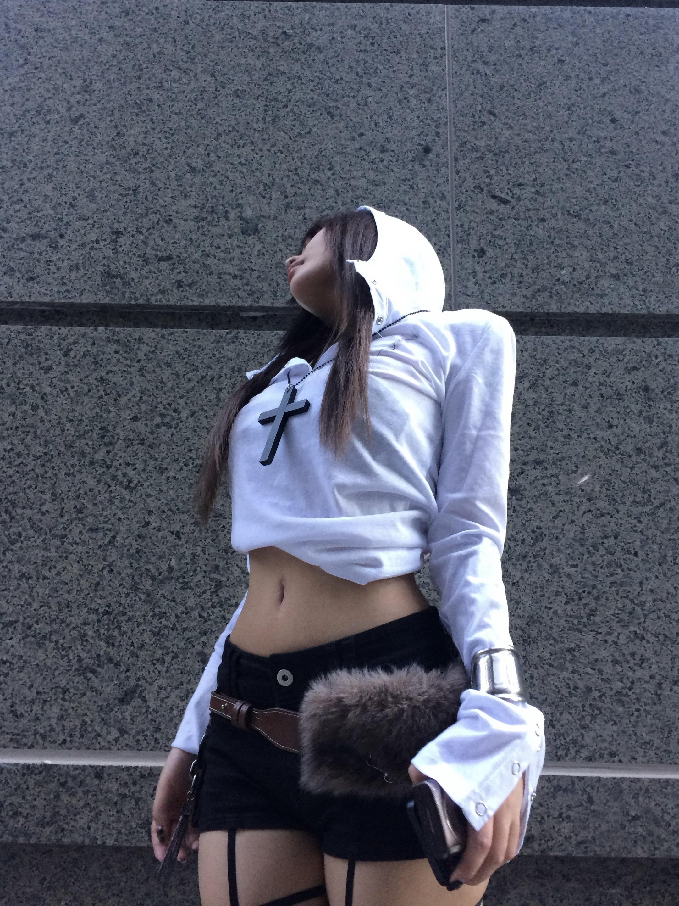 你互动关注的那些女生，我曾一个一个点进去看过。 翻她们的头像、照片、评...