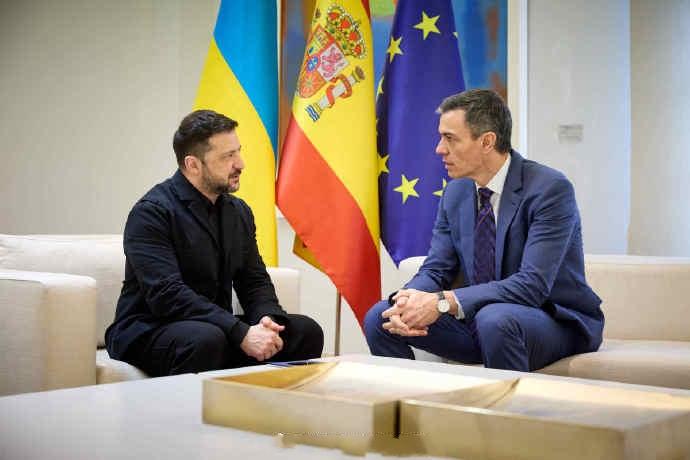 泽连斯基又去西班牙访问了！
3月18日，泽连斯基结束英国访问之后，又来西班牙访问