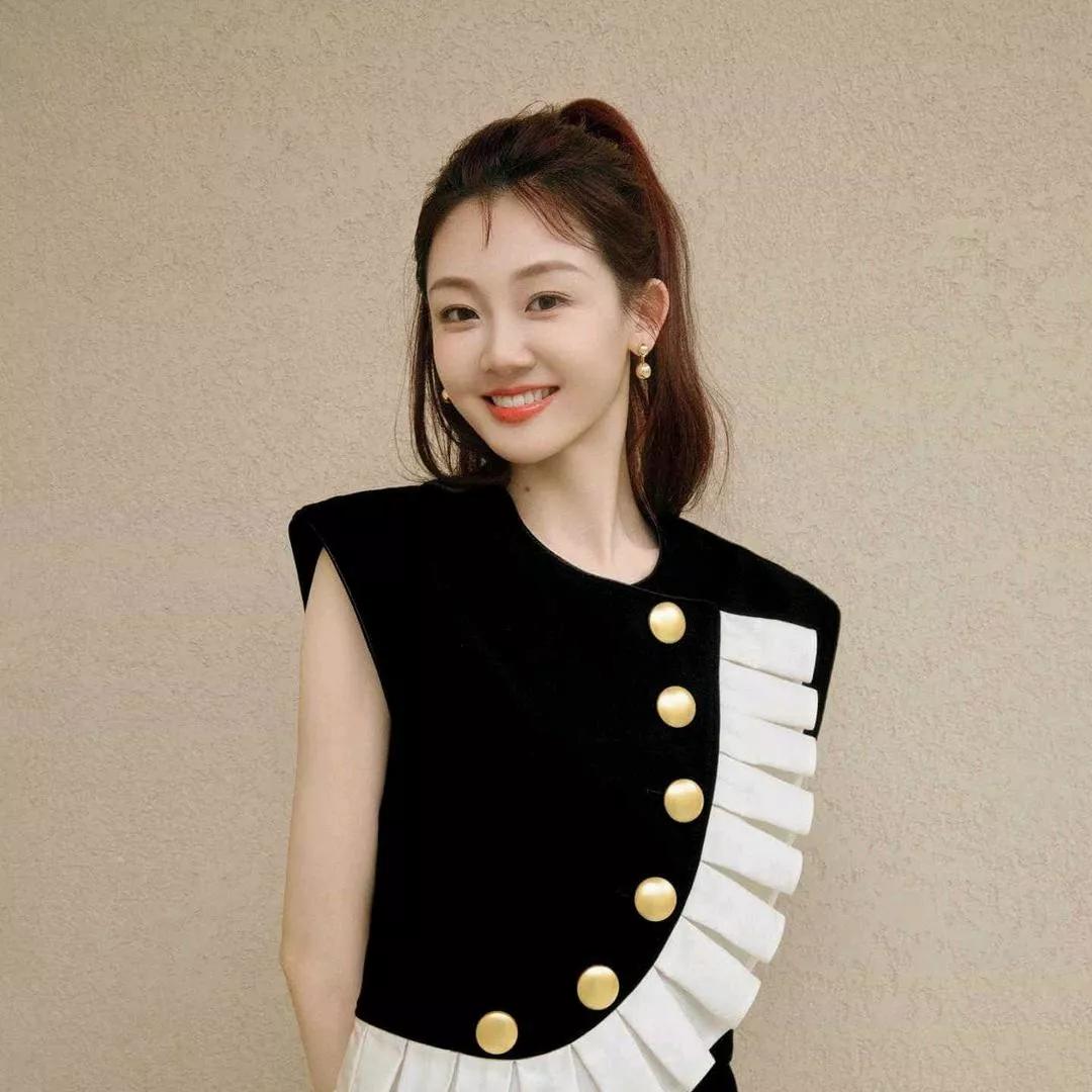 优雅的黑金组合，时尚与魅力的完美结合！🌟黑金复古典雅 黑金渐变 黑金气质穿搭 