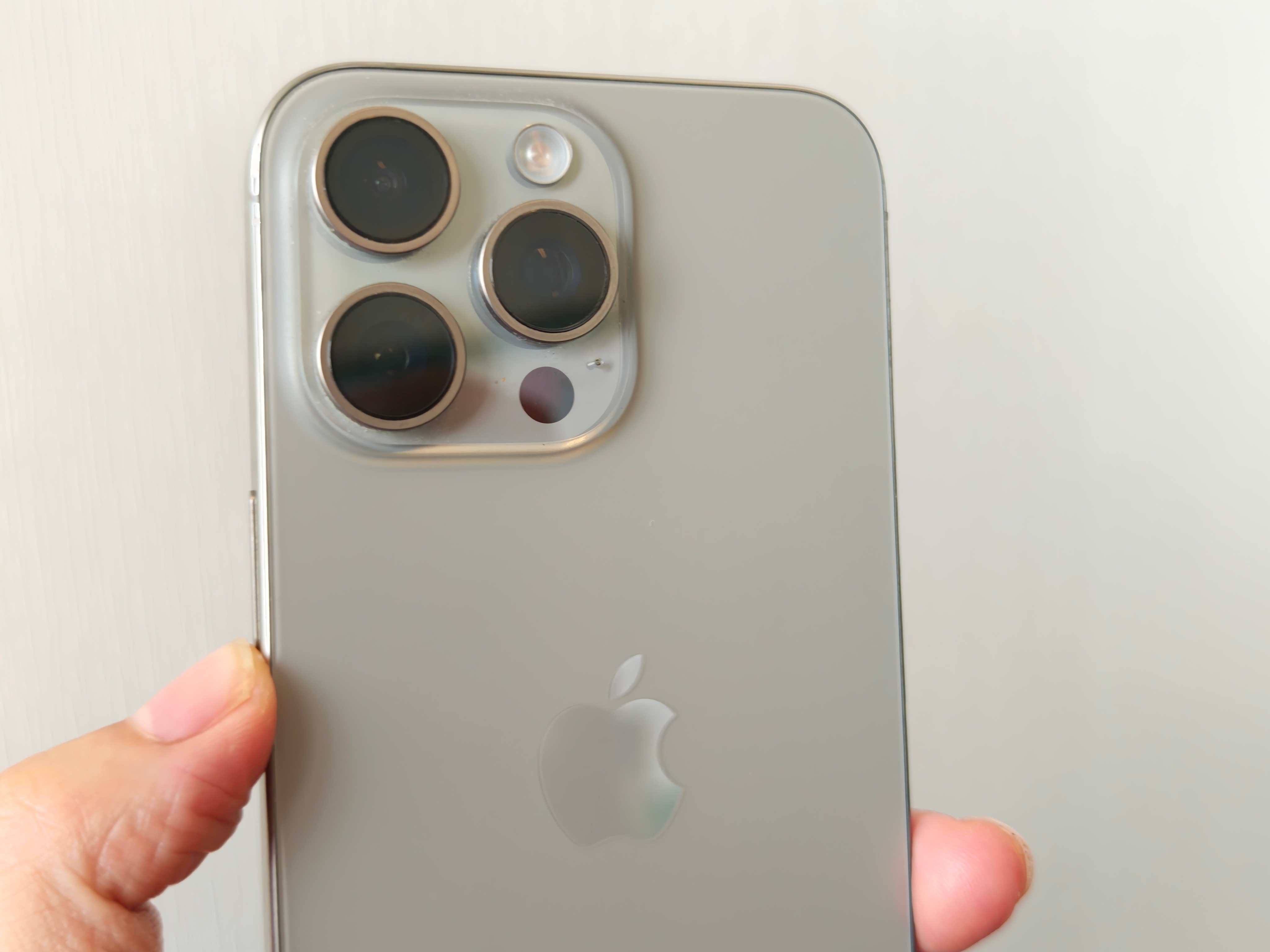 我勒个去，苹果又翻车了了？不是说好的苹果安全性和隐私保护做的最好的吗？我现在看着