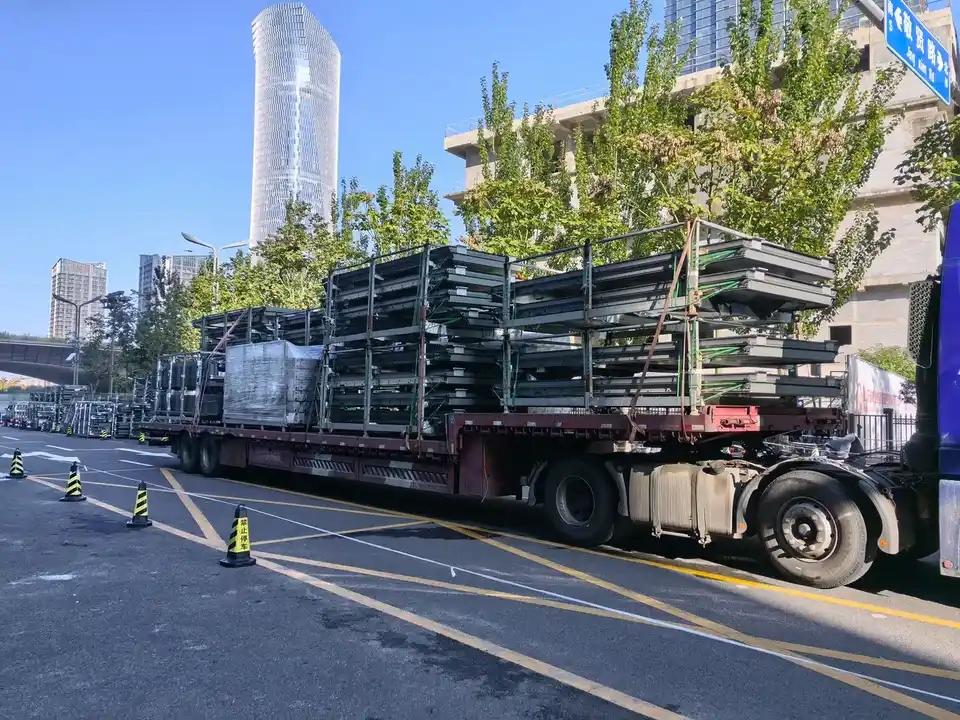 最近济南cbd好消息不断，中信快完工了，绿地的幕墙拉来了，复星和恒丰都重新开工了