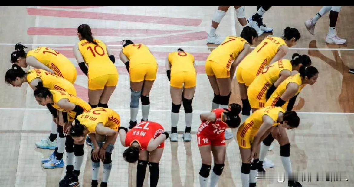 #世界女排2024VNL# 
中国女排1-3加拿大女排（22-25 25-20 